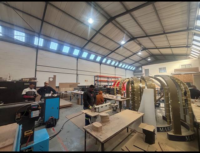 375M² WAREHOUSE TO LET IN STIKLAND INDUSTRIAL